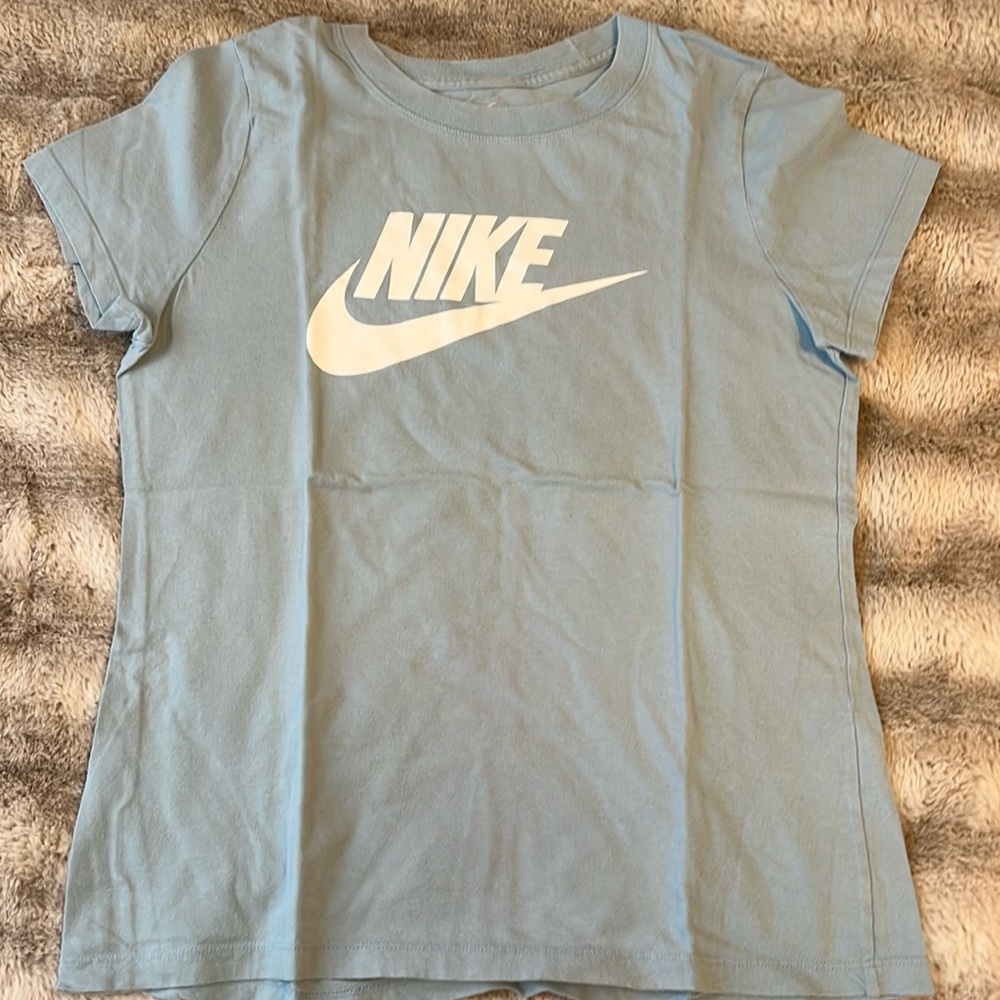 Women’s Nike T-shirt
